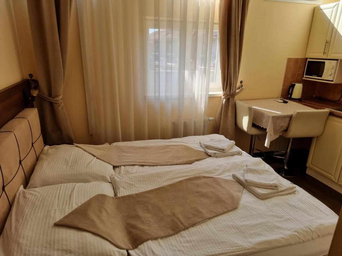 Elite Pension Štúrovo Exteriör bild