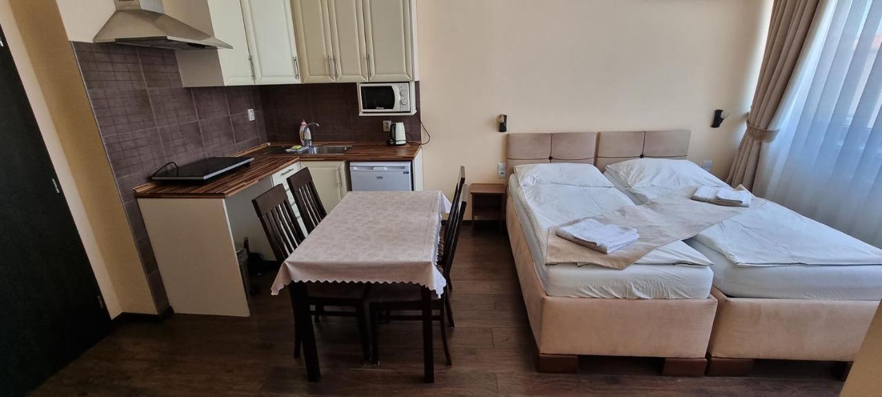 Elite Pension Štúrovo Exteriör bild