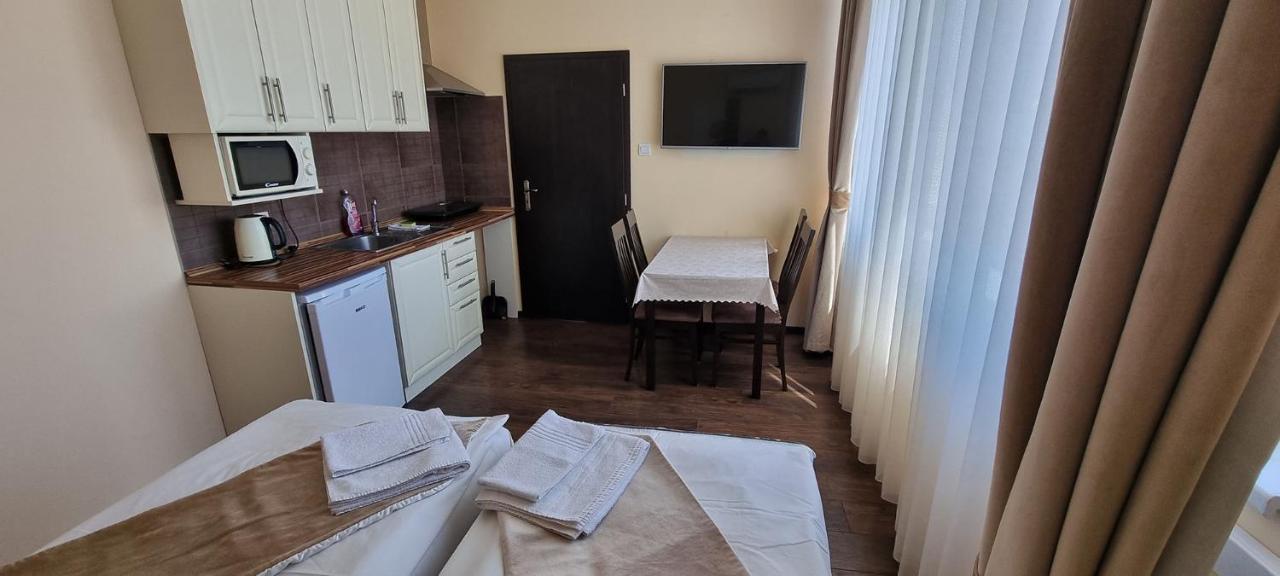 Elite Pension Štúrovo Exteriör bild