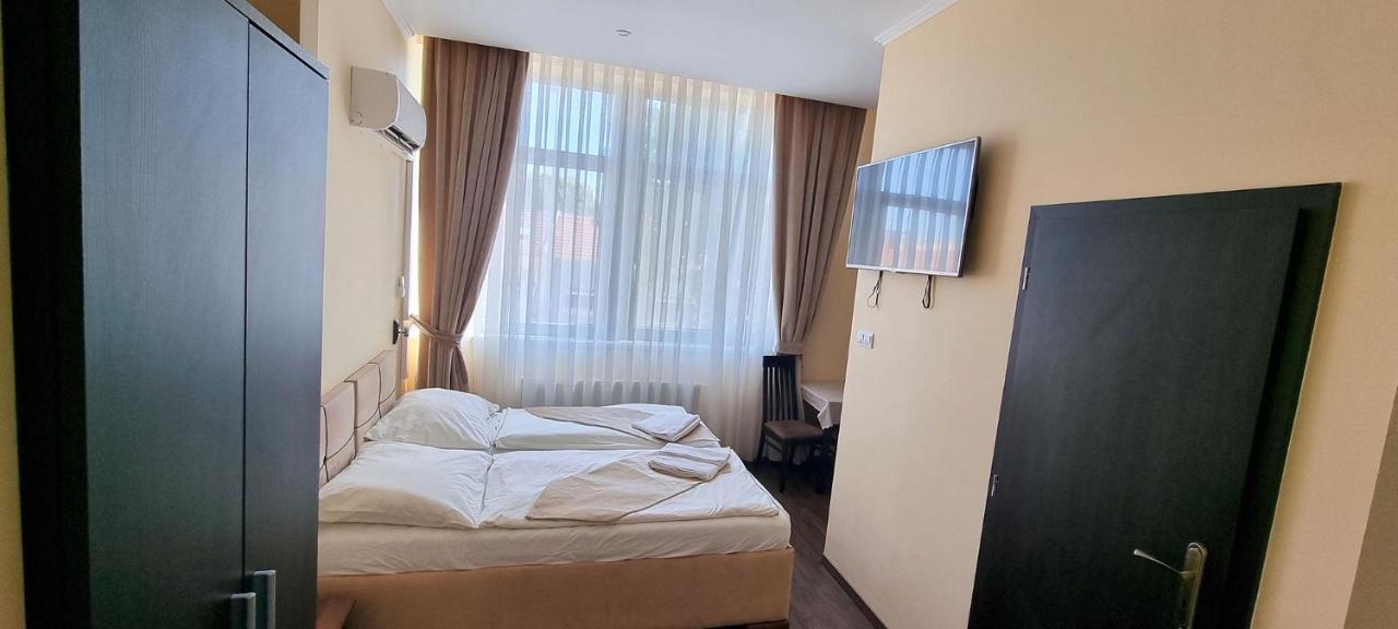 Elite Pension Štúrovo Exteriör bild